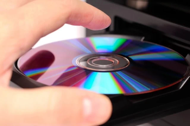 old tech blu ray disc dvd player 640